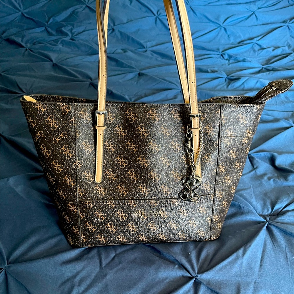 Guess Purse/Wallet - Picture 2 of 12